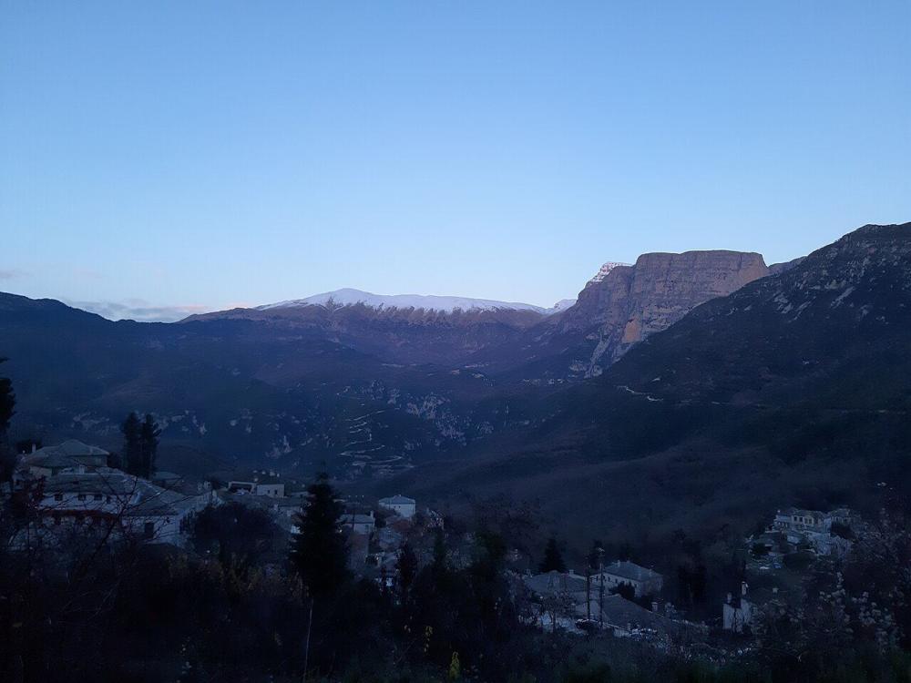 Χειμώνας στο Ζαγόρι: Τζάκι, χιόνι και απόλυτη ηρεμία